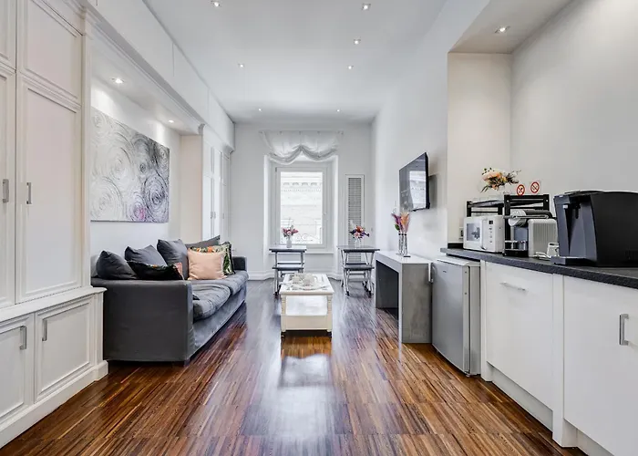 Xenia Bed and Breakfast 4*